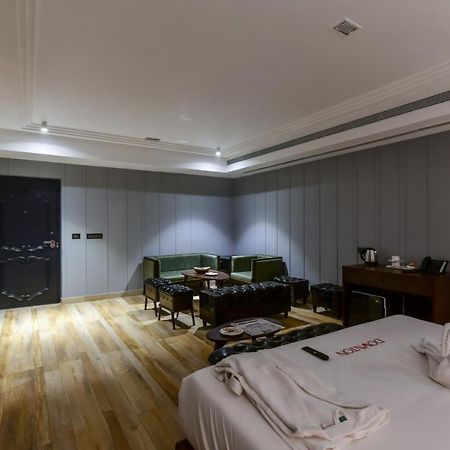The Downton Hotel Райпур Экстерьер фото